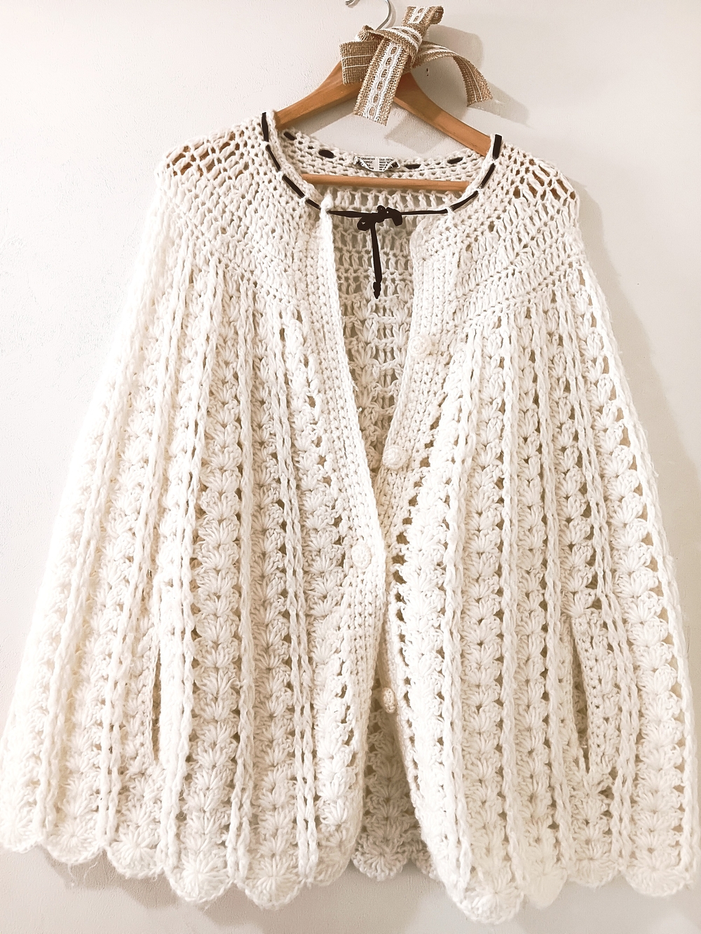 VINTAGE 60s 70s HAND CROCHETED BUTTON FRONT PONCHO CAPELET SWEATER KNIT CARDIGAN